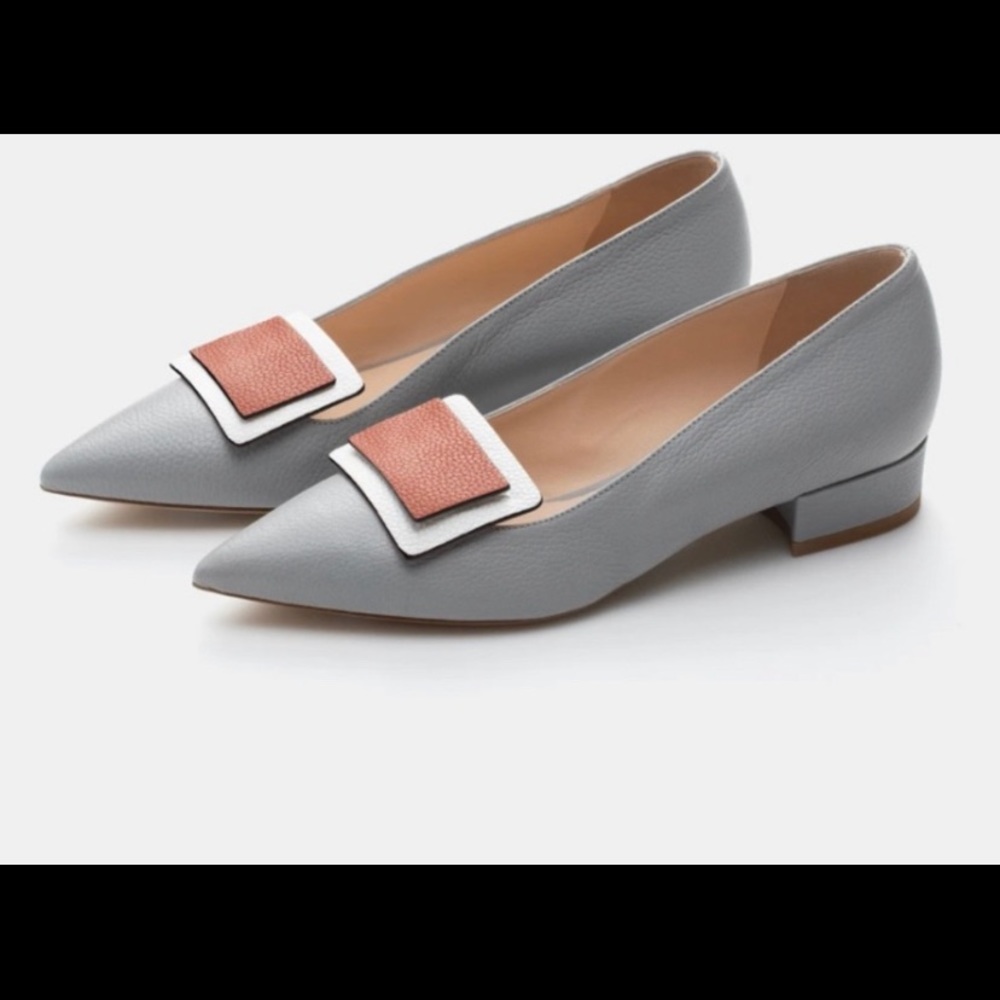 Wolf & Badger Bells & Becks - Lilla Tab Detail Flat - Stone